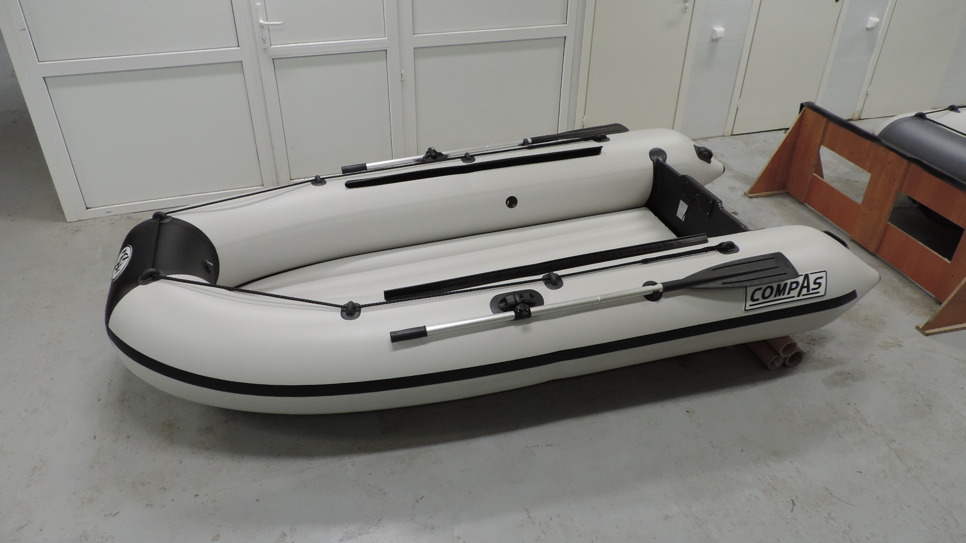 Компас 325 E